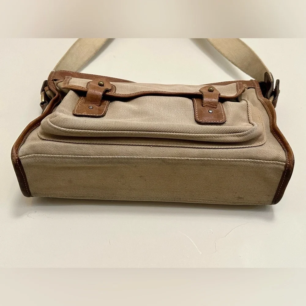 A684 circa 1978 Ghurka No. 8 Courier Bag Leather USA Made Vintage Saddle